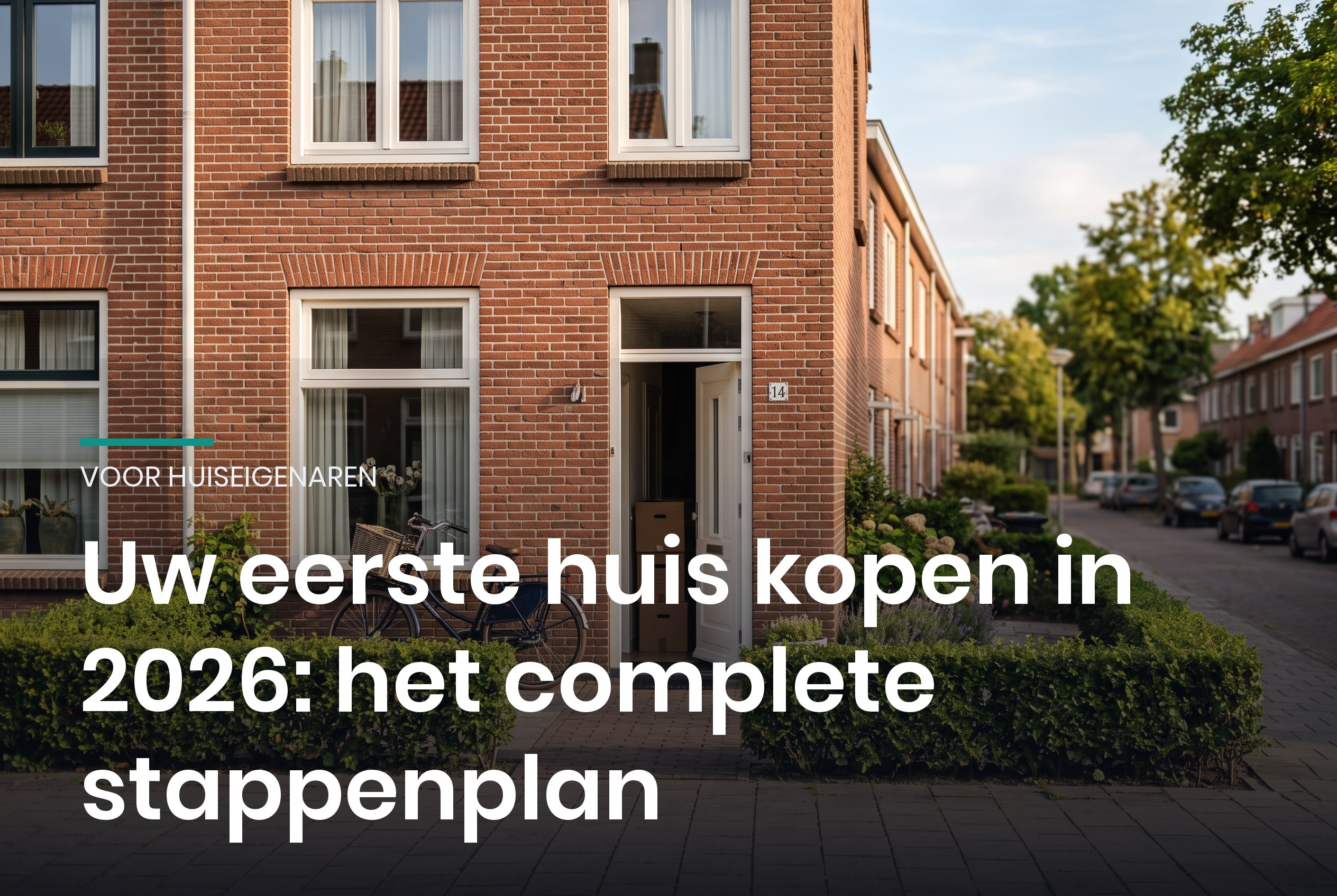 Nederlandse rijtjeswoning met de voordeur open en verhuisdozen in de hal