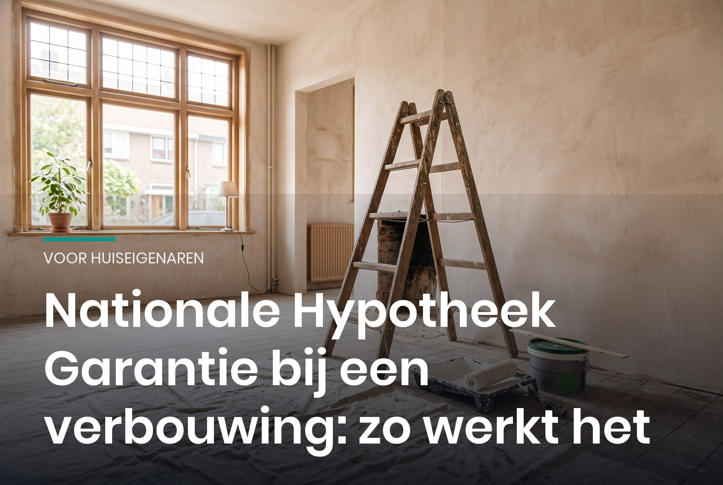 Woonkamer van een Nederlandse woning in verbouwing met trapladder, verfspullen en daglicht